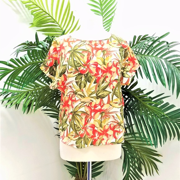 Two Patterned Medium Blouses - Picture 5 of 7